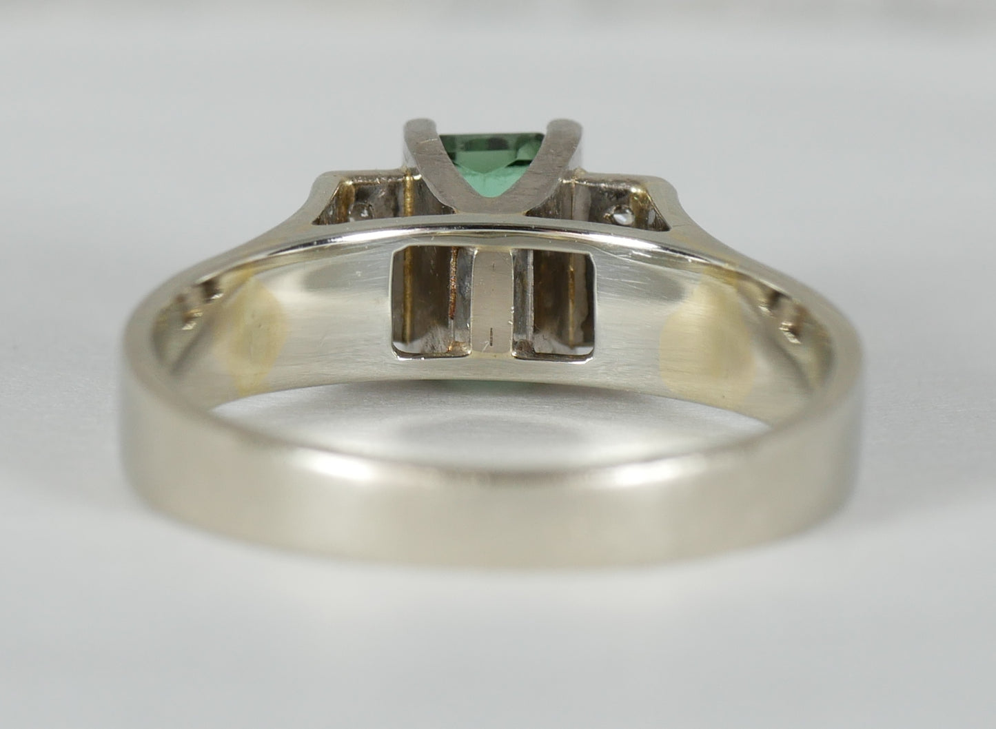 Solid 18ct White Gold Emerald Green Tourmaline Diamond Dress Ring Size 7.5 O 55