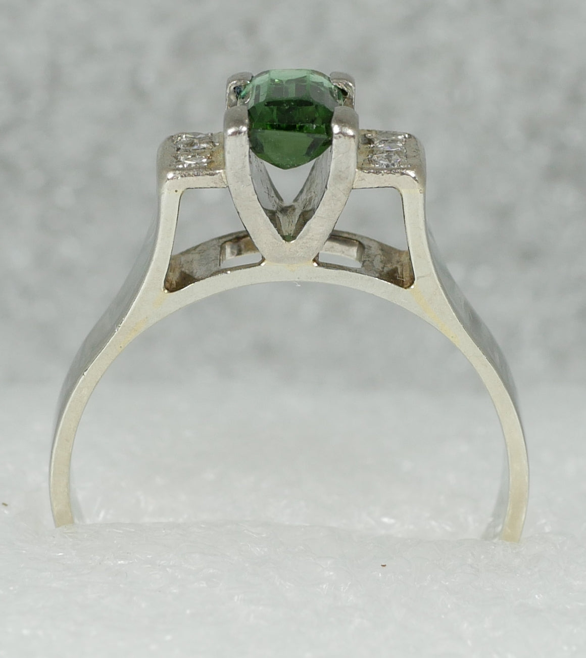 Solid 18ct White Gold Emerald Green Tourmaline Diamond Dress Ring Size 7.5 O 55
