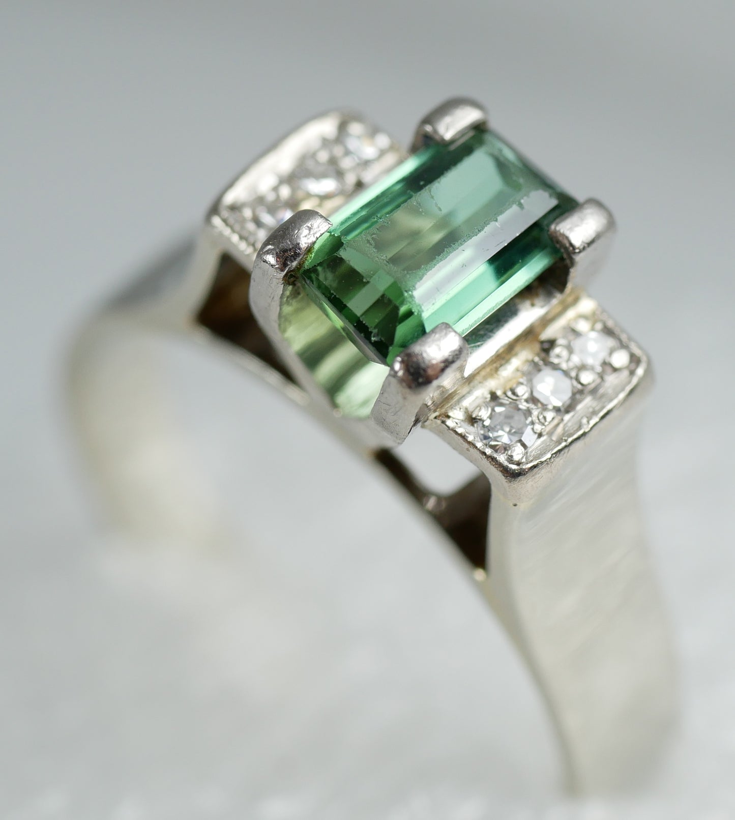 Solid 18ct White Gold Emerald Green Tourmaline Diamond Dress Ring Size 7.5 O 55