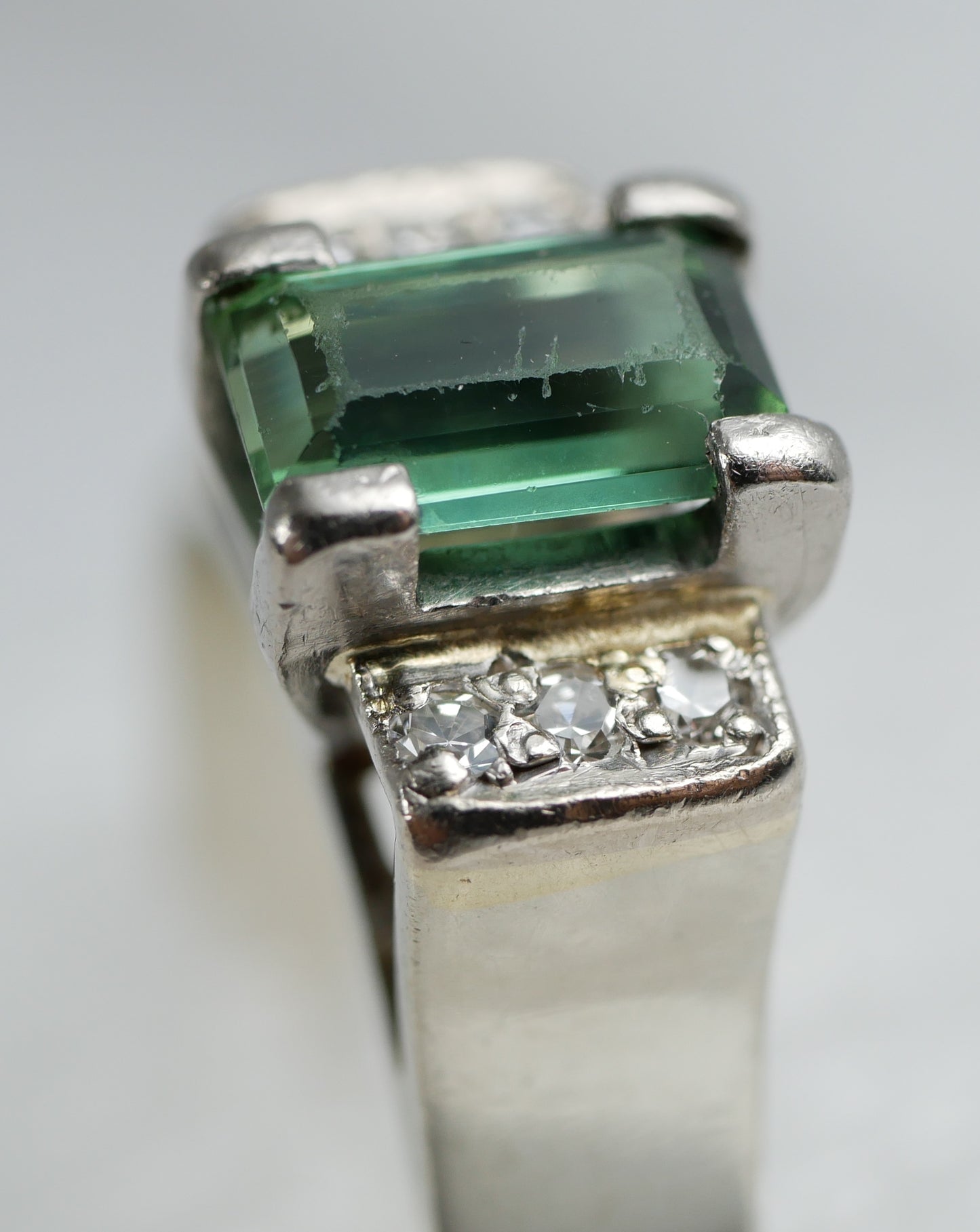 Solid 18ct White Gold Emerald Green Tourmaline Diamond Dress Ring Size 7.5 O 55