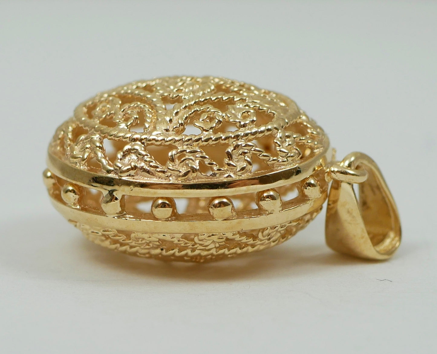 Solid 9ct Yellow Gold 17mm Filigree Hollow Oval Egg Necklace Pendant Charm 375