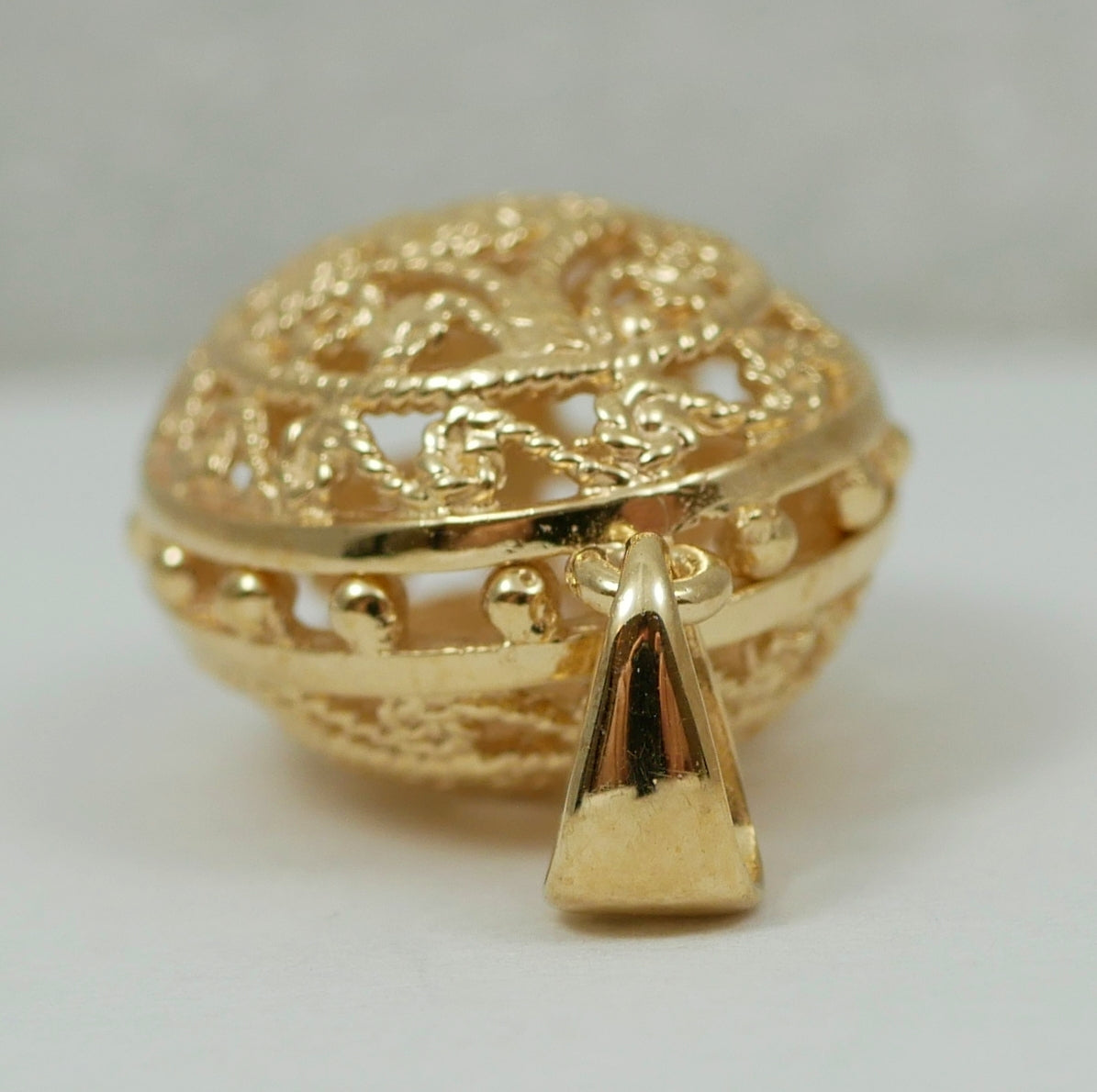 Solid 9ct Yellow Gold 17mm Filigree Hollow Oval Egg Necklace Pendant Charm 375