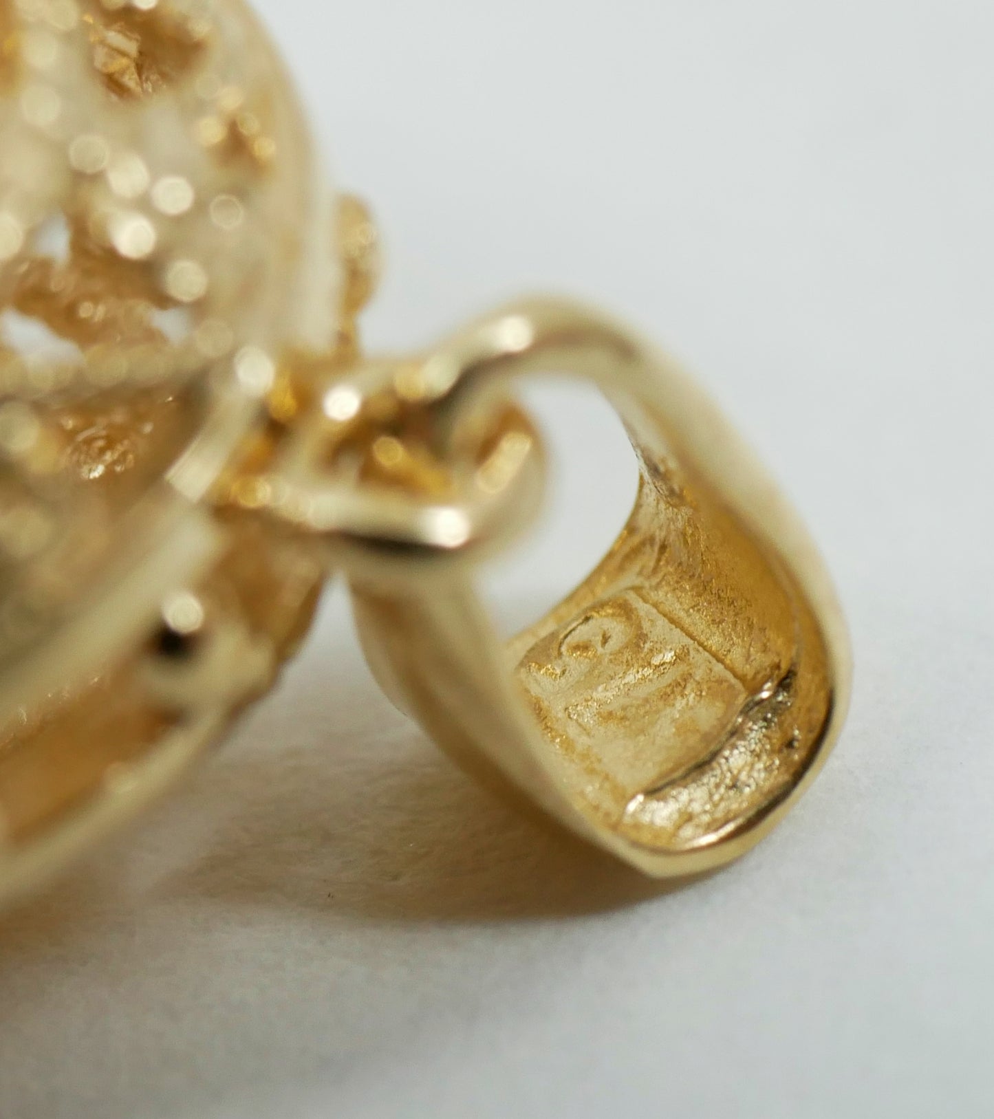 Solid 9ct Yellow Gold 17mm Filigree Hollow Oval Egg Necklace Pendant Charm 375