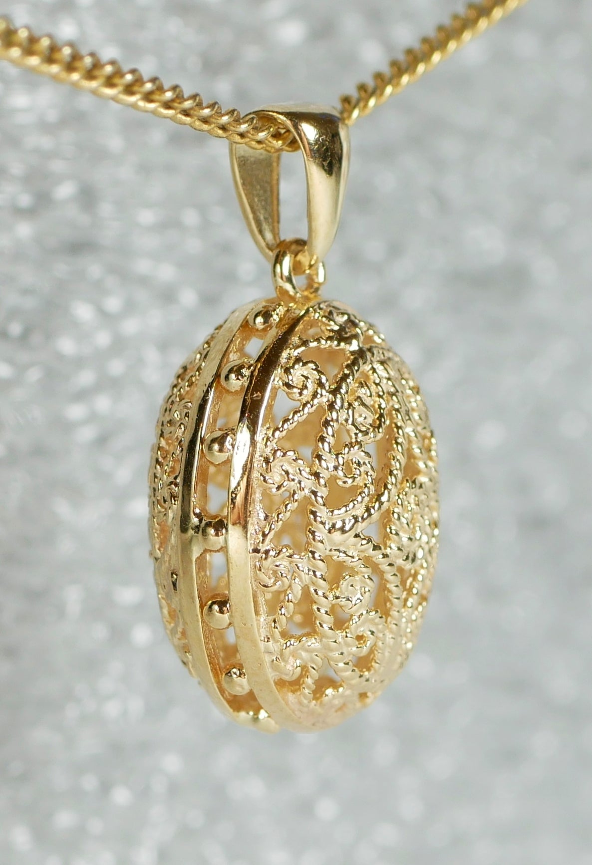 Solid 9ct Yellow Gold 17mm Filigree Hollow Oval Egg Necklace Pendant Charm 375