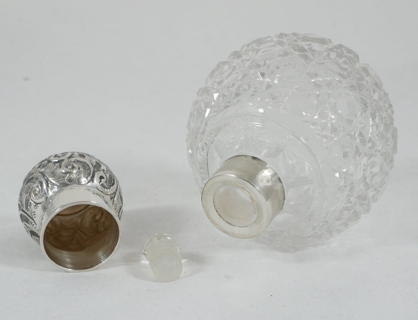 Antique Edwardian 1913 Sterling Silver Globe Shape Perfume Scent Bottle Stopper