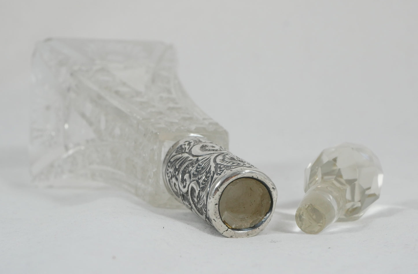 Antique Edwardian 1912 Sterling Silver Square Base Perfume Scent Bottle Stopper