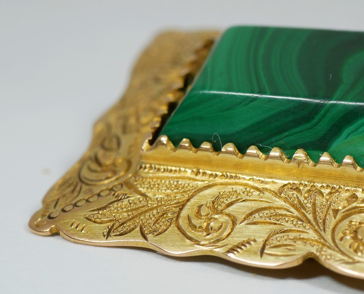 Antique Art Deco Large Solid 15ct Yellow Gold Malachite Panel Heavy Brooch Pin