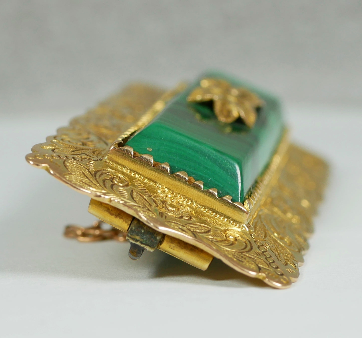 Antique Art Deco Large Solid 15ct Yellow Gold Malachite Panel Heavy Brooch Pin