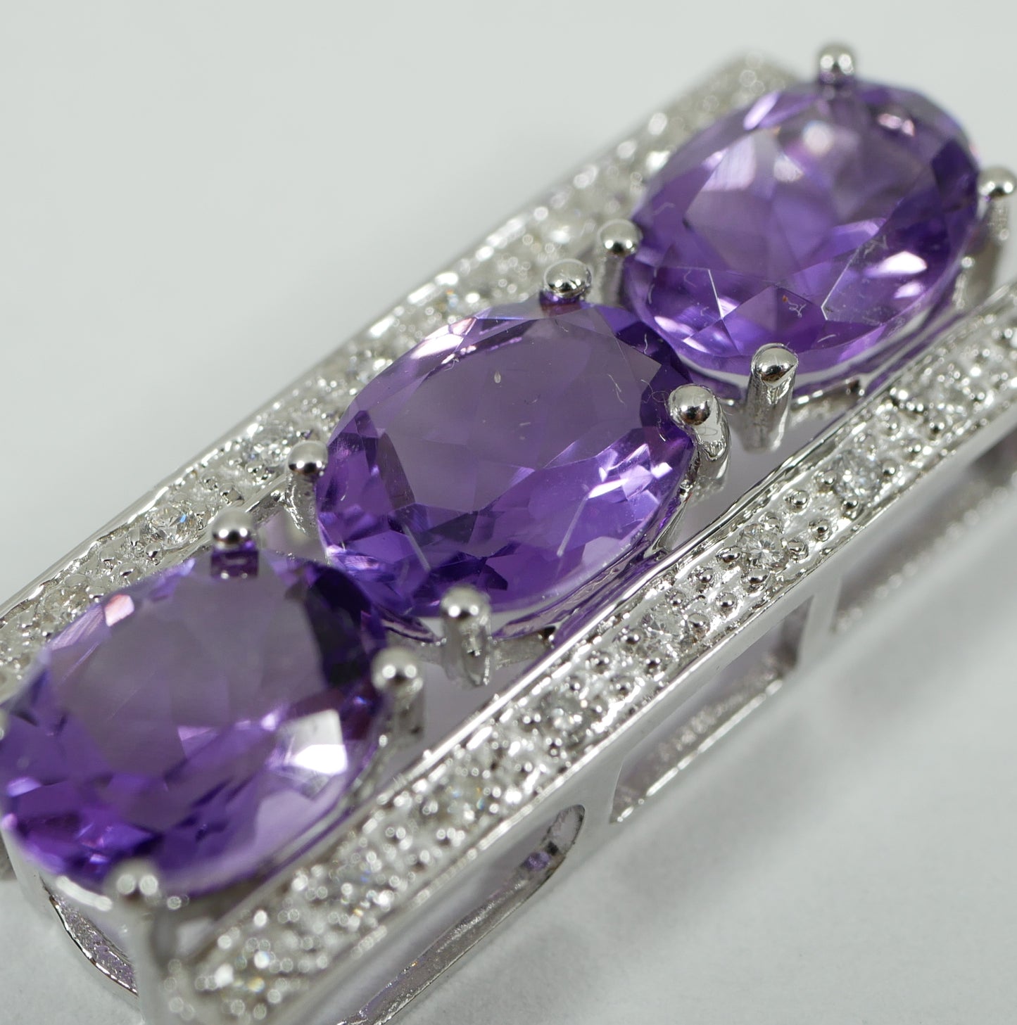 Modern Solid 14ct White Gold Oval Cut Amethyst & Diamond 23mm Necklace Pendant