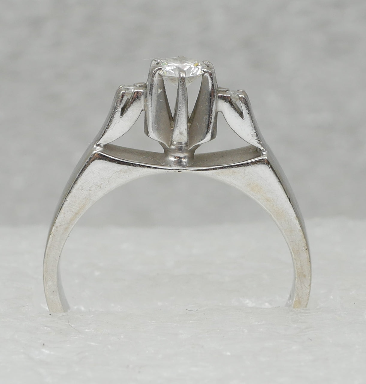 Solid 18ct White Gold 3 Stone 0.27ct Diamond Engagement Dress Ring Size 5.5 K 50