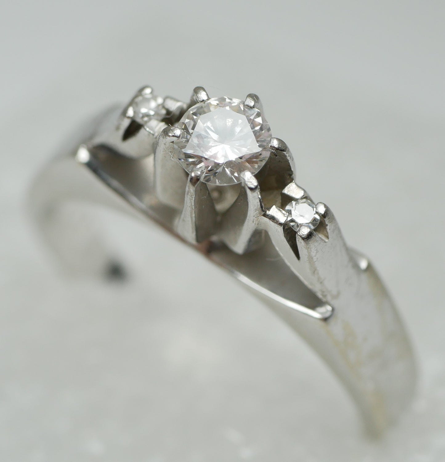Solid 18ct White Gold 3 Stone 0.27ct Diamond Engagement Dress Ring Size 5.5 K 50