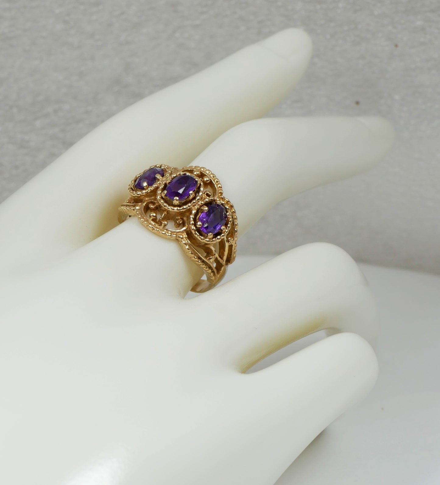 Vintage Solid 9ct Yellow Gold 3 Stone Amethyst Filigree Dress Ring Size 8 P 56