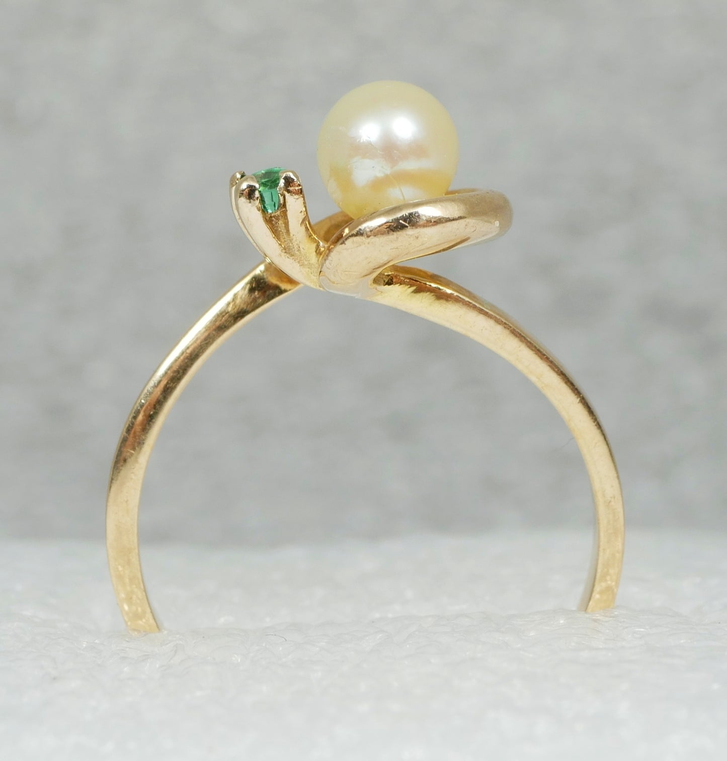 Solid 9ct Yellow Gold 5mm Pearl & Green Emerald Stone Dress Ring Size 7 N 54 375