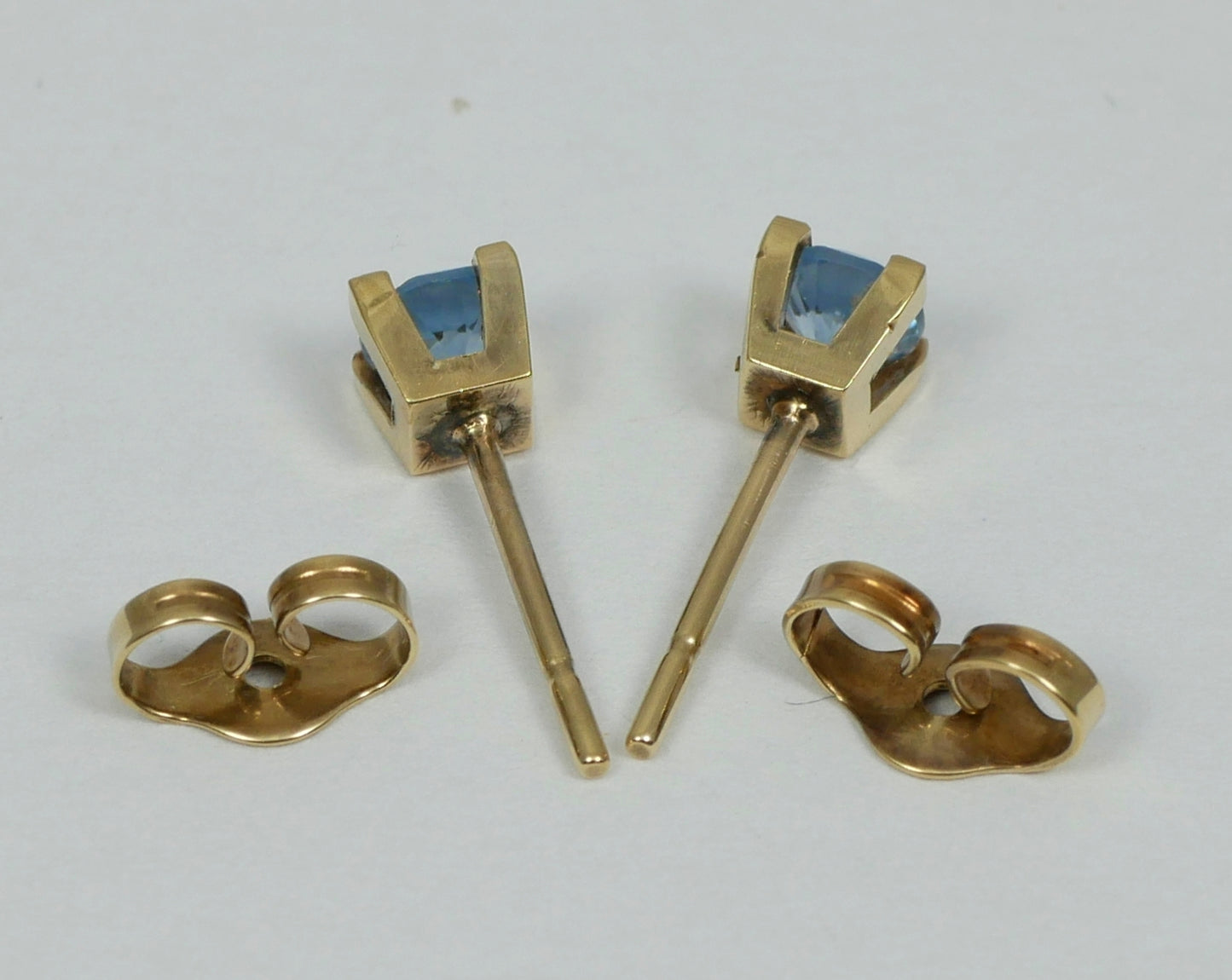 Vintage Pair of Solid 9ct Yellow Gold & 4mm Blue Spinel Stud Earrings Set 375