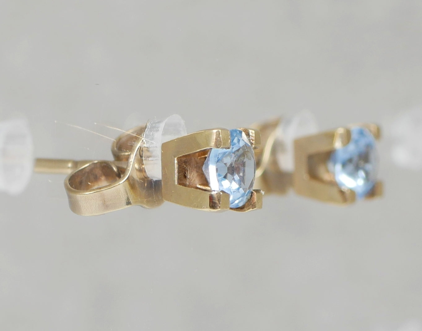 Vintage Pair of Solid 9ct Yellow Gold & 4mm Blue Spinel Stud Earrings Set 375