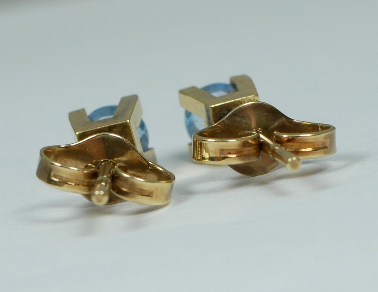 Vintage Pair of Solid 9ct Yellow Gold & 4mm Blue Spinel Stud Earrings Set 375