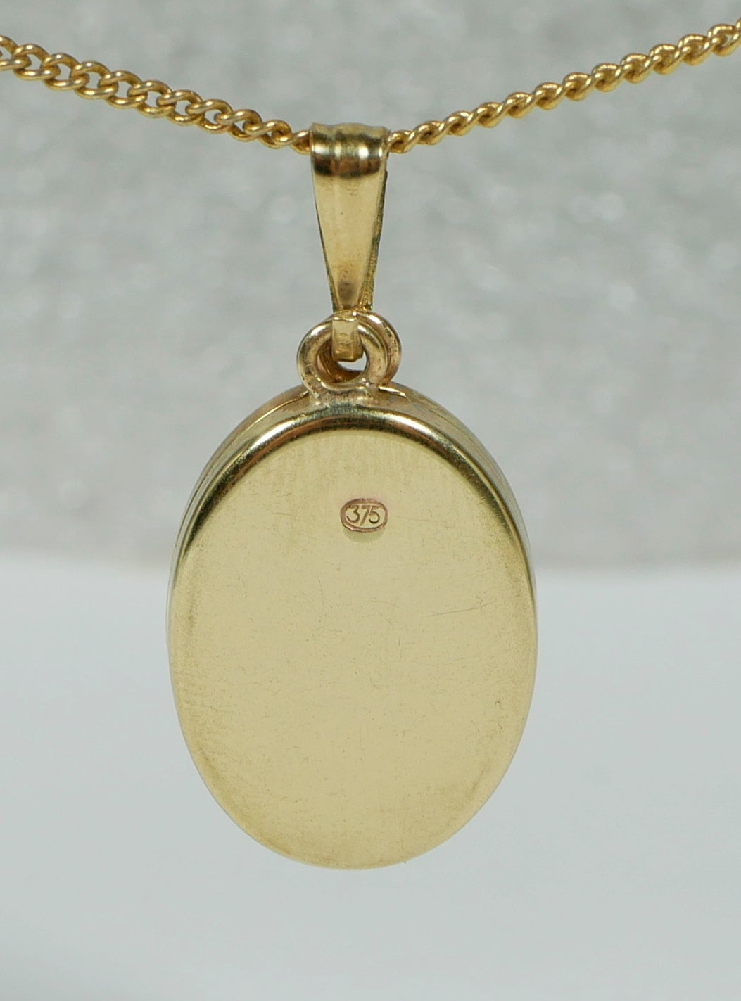 Solid 9ct Yellow Gold 20mm Oval Photo Locket Necklace Pendant Photograph Frame