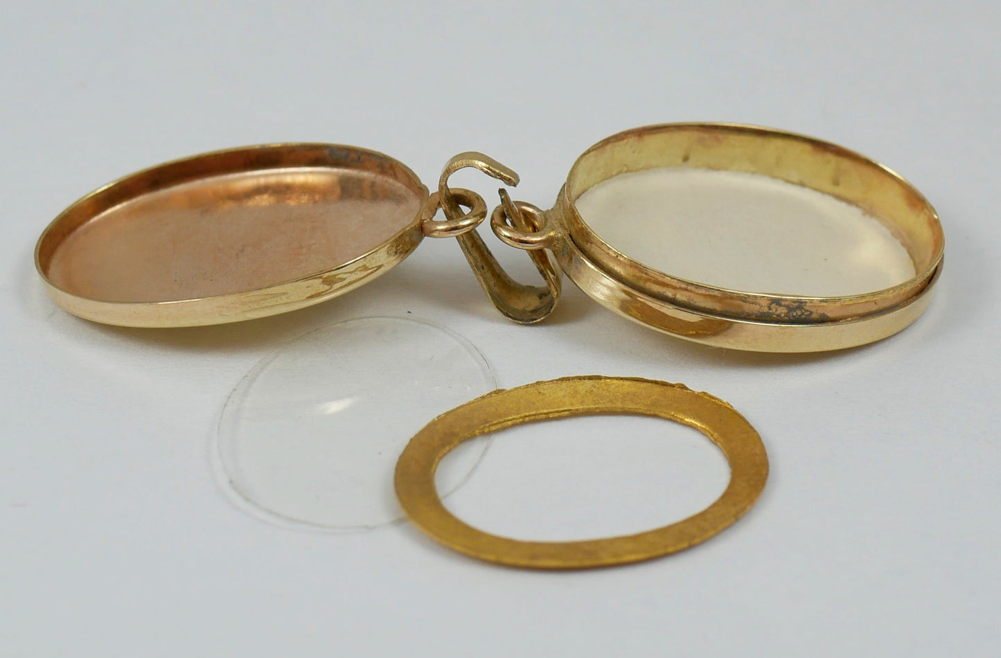 Solid 9ct Yellow Gold 20mm Oval Photo Locket Necklace Pendant Photograph Frame
