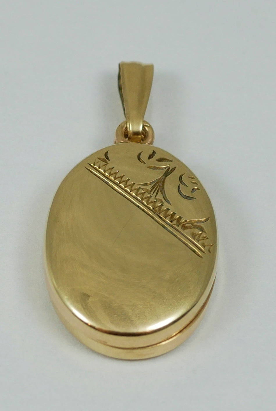 Solid 9ct Yellow Gold 20mm Oval Photo Locket Necklace Pendant Photograph Frame