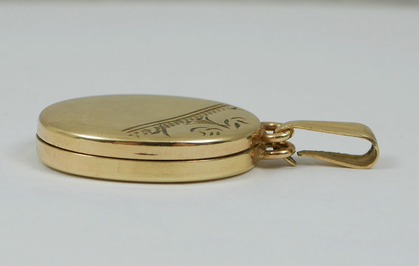 Solid 9ct Yellow Gold 20mm Oval Photo Locket Necklace Pendant Photograph Frame