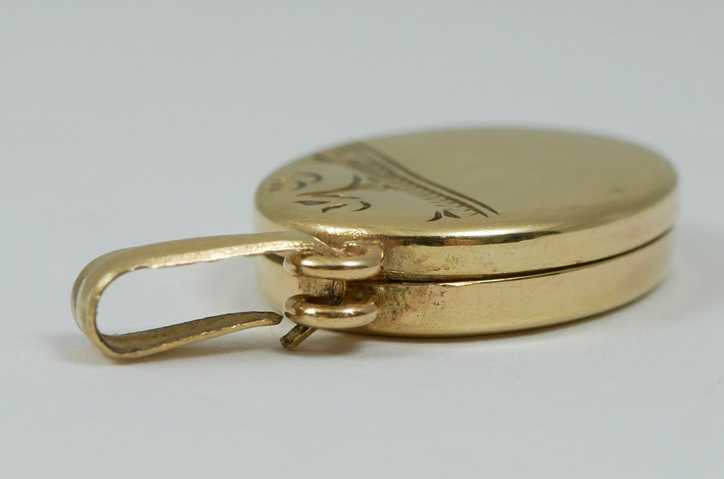 Solid 9ct Yellow Gold 20mm Oval Photo Locket Necklace Pendant Photograph Frame