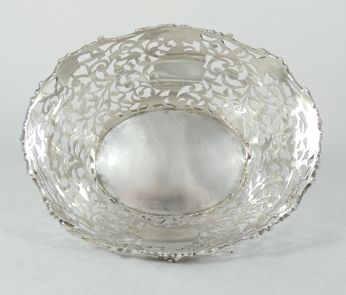 Antique Edwardian 1901 Sterling Silver Pierced Bread Basket Serving Bowl Grape