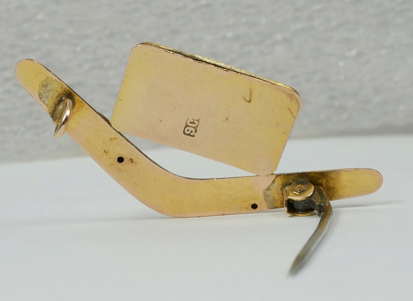 Antique WWI 9ct Gold AIF 31 Infantry Battalion Colour Patch Boomerang Brooch Pin