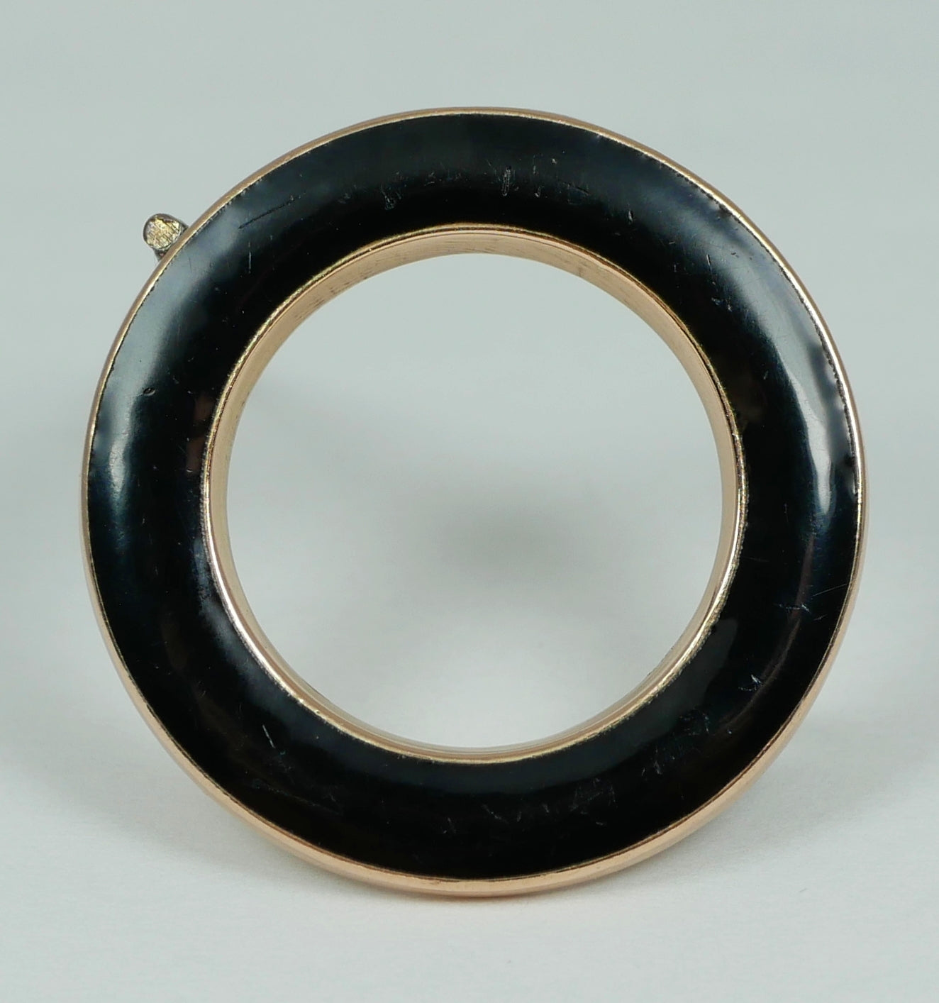 Antique Australian Solid 9ct Gold Black Enamel Wreath Circle Mourning Brooch Pin
