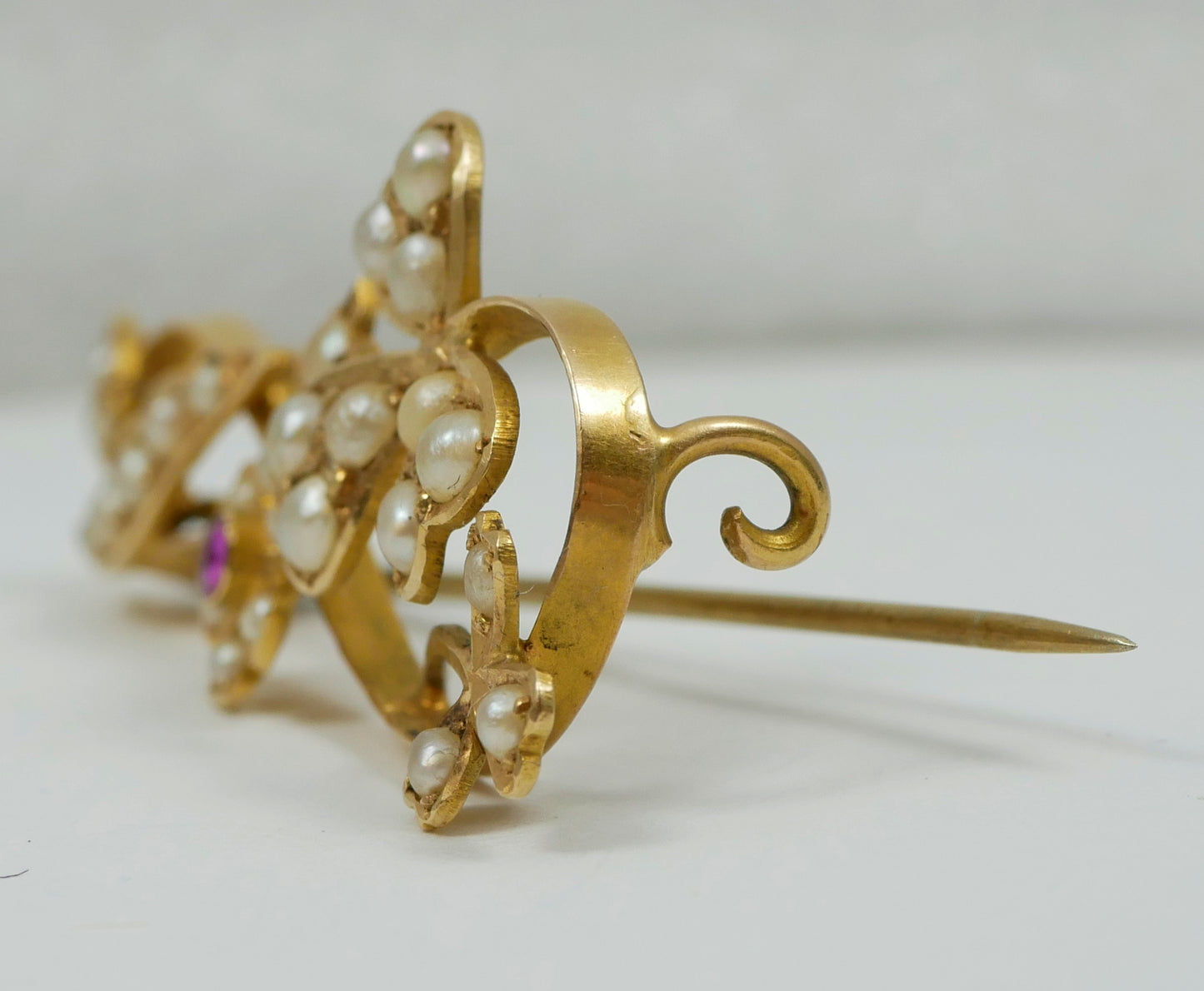 Antique Edwardian 1910 Solid 15ct Yellow Gold Pink Ruby & Seed Pearl Brooch Pin