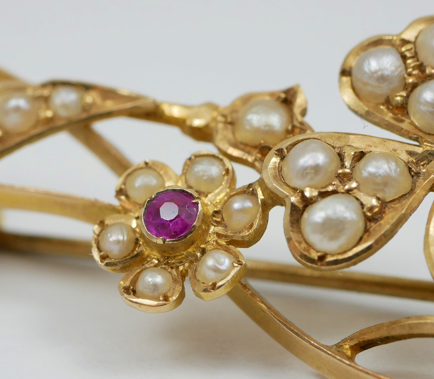 Antique Edwardian 1910 Solid 15ct Yellow Gold Pink Ruby & Seed Pearl Brooch Pin