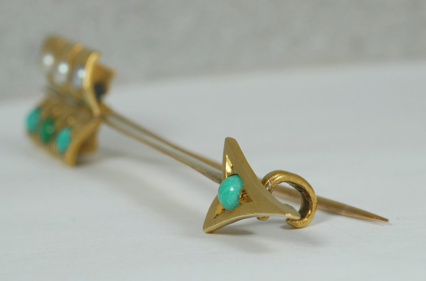 Antique Victorian 18ct Yellow Gold Turquoise & Seed Pearl Arrow Brooch Jabot Pin