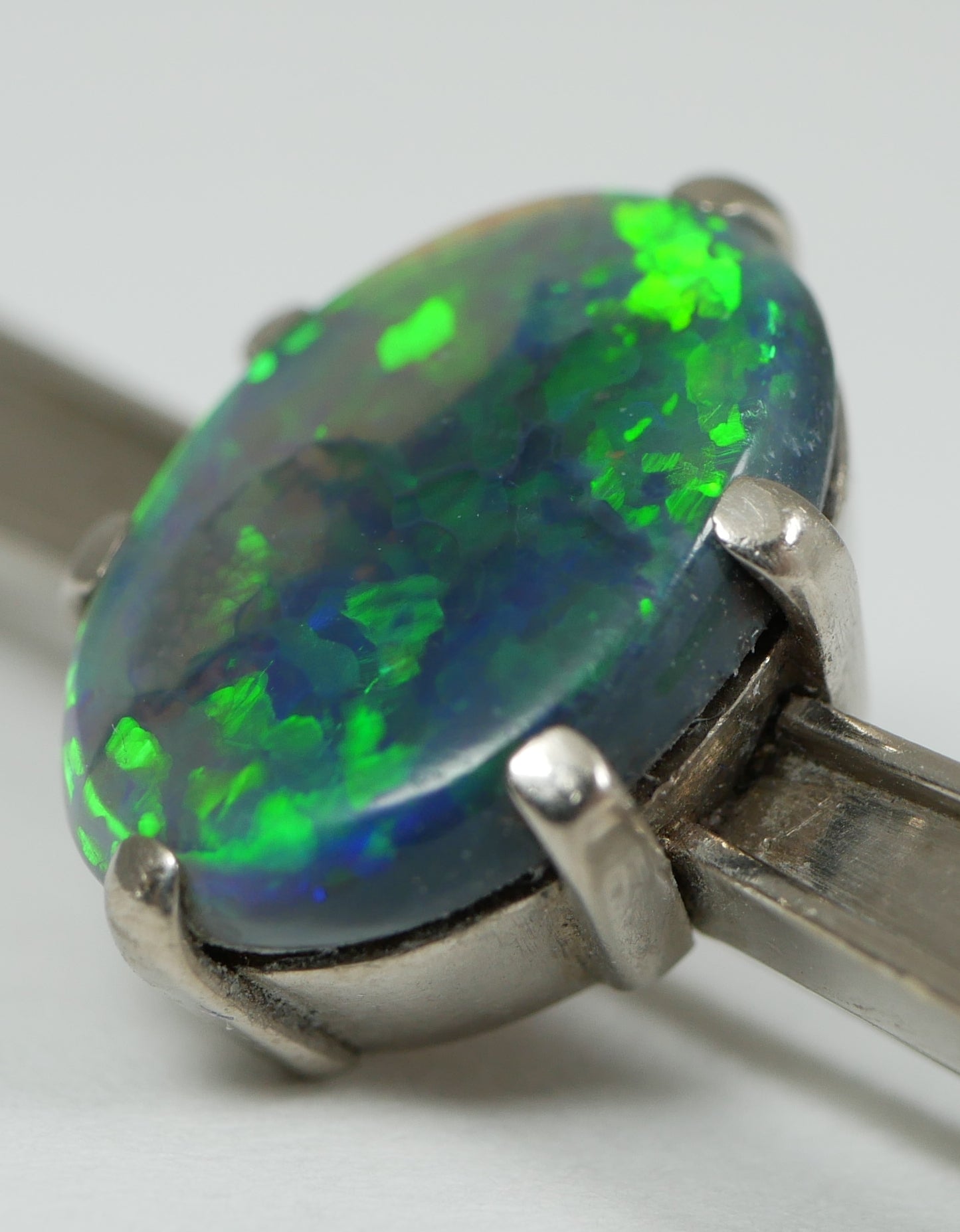 Antique Vintage 18ct White Gold Solid Black Lightning Ridge Opal Bar Brooch Pin
