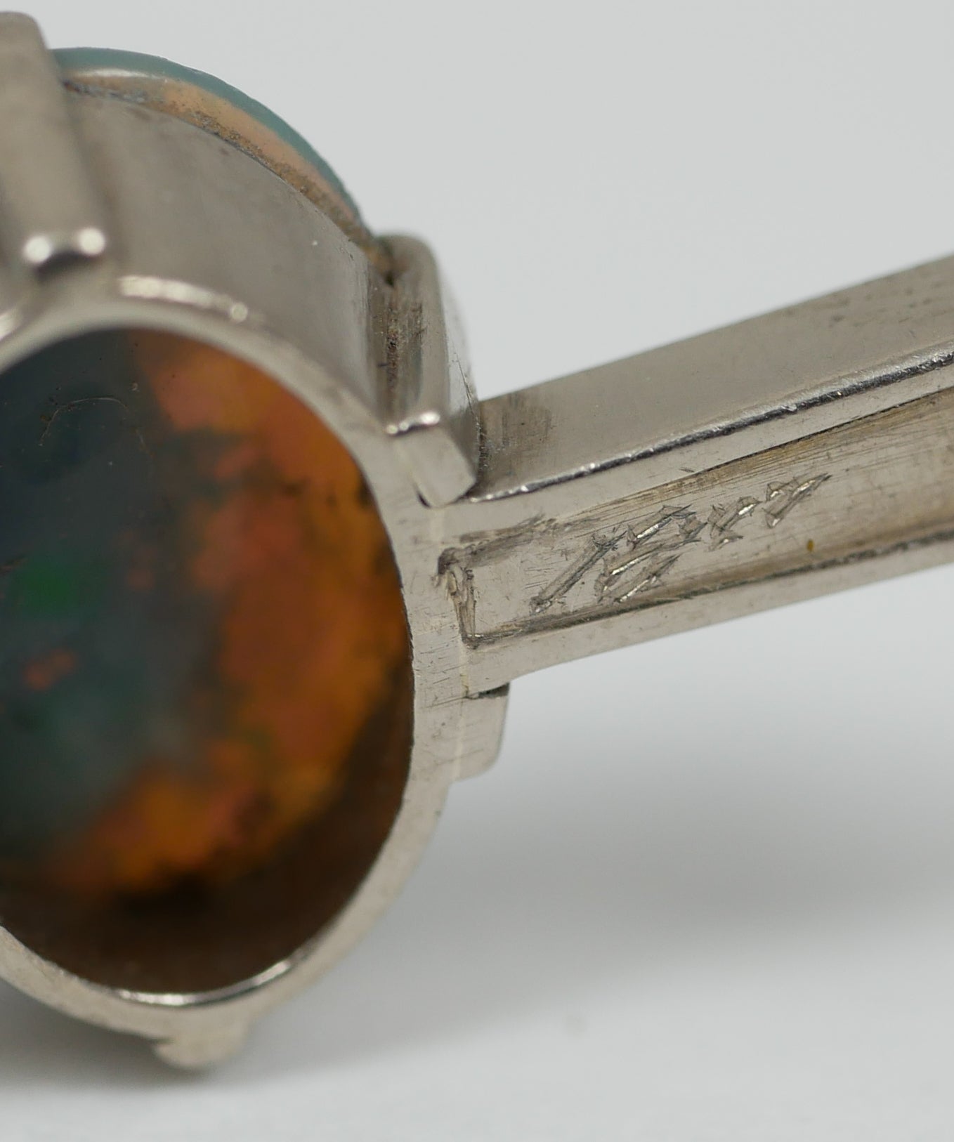 Antique Vintage 18ct White Gold Solid Black Lightning Ridge Opal Bar Brooch Pin