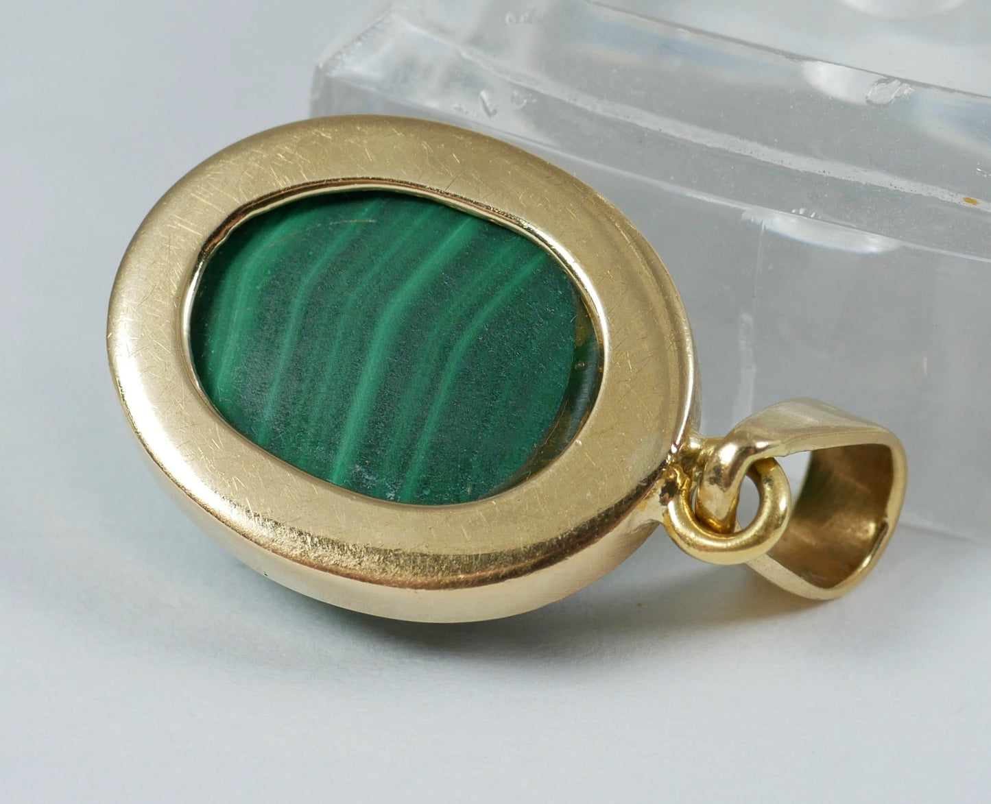 Solid 9ct Yellow Gold 19.32ct Green Malachite Oval Cabochon Necklace Pendant 375