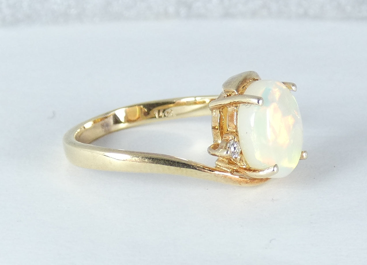 Solid 14ct Yellow Gold Solid White Fire Opal & Diamond Dress Ring Size 7 N 54