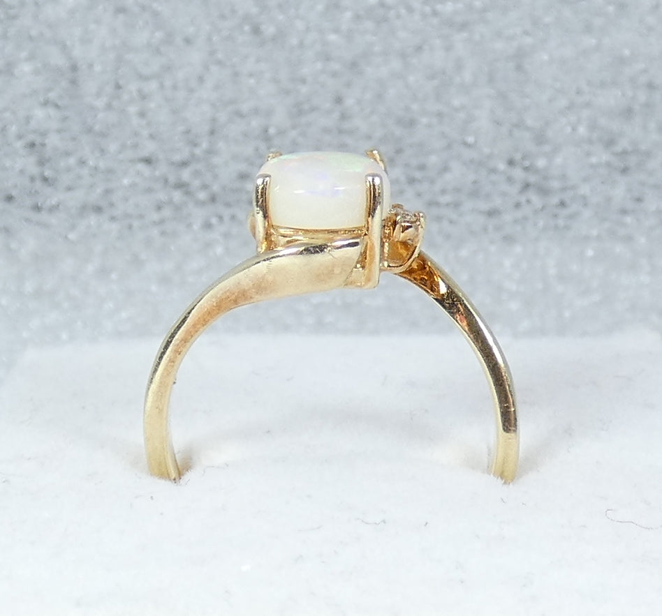 Solid 14ct Yellow Gold Solid White Fire Opal & Diamond Dress Ring Size 7 N 54