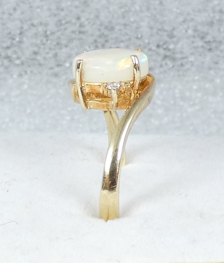Solid 14ct Yellow Gold Solid White Fire Opal & Diamond Dress Ring Size 7 N 54