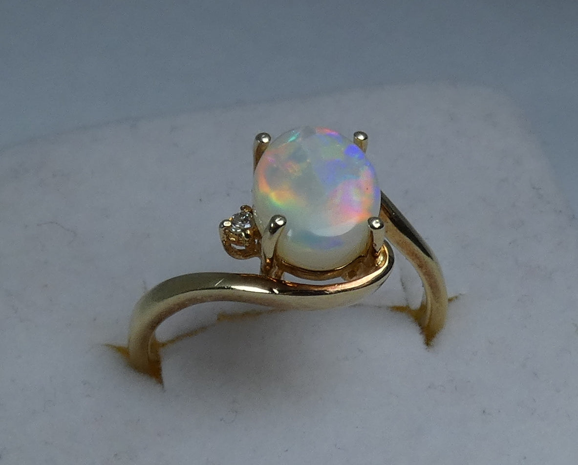 Solid 14ct Yellow Gold Solid White Fire Opal & Diamond Dress Ring Size 7 N 54