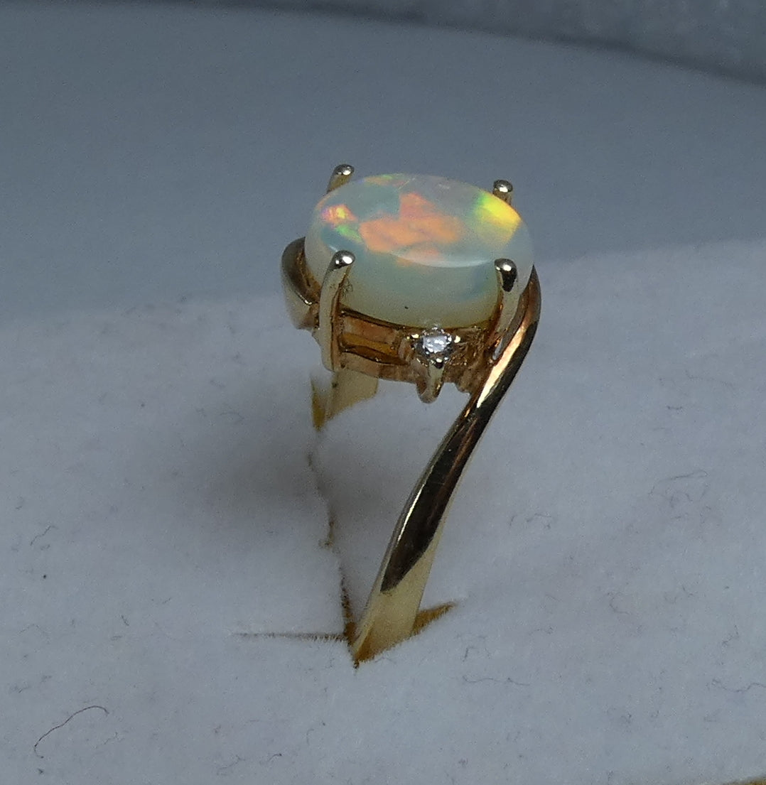 Solid 14ct Yellow Gold Solid White Fire Opal & Diamond Dress Ring Size 7 N 54