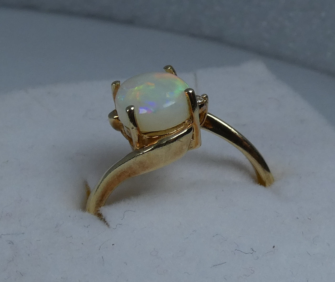 Solid 14ct Yellow Gold Solid White Fire Opal & Diamond Dress Ring Size 7 N 54