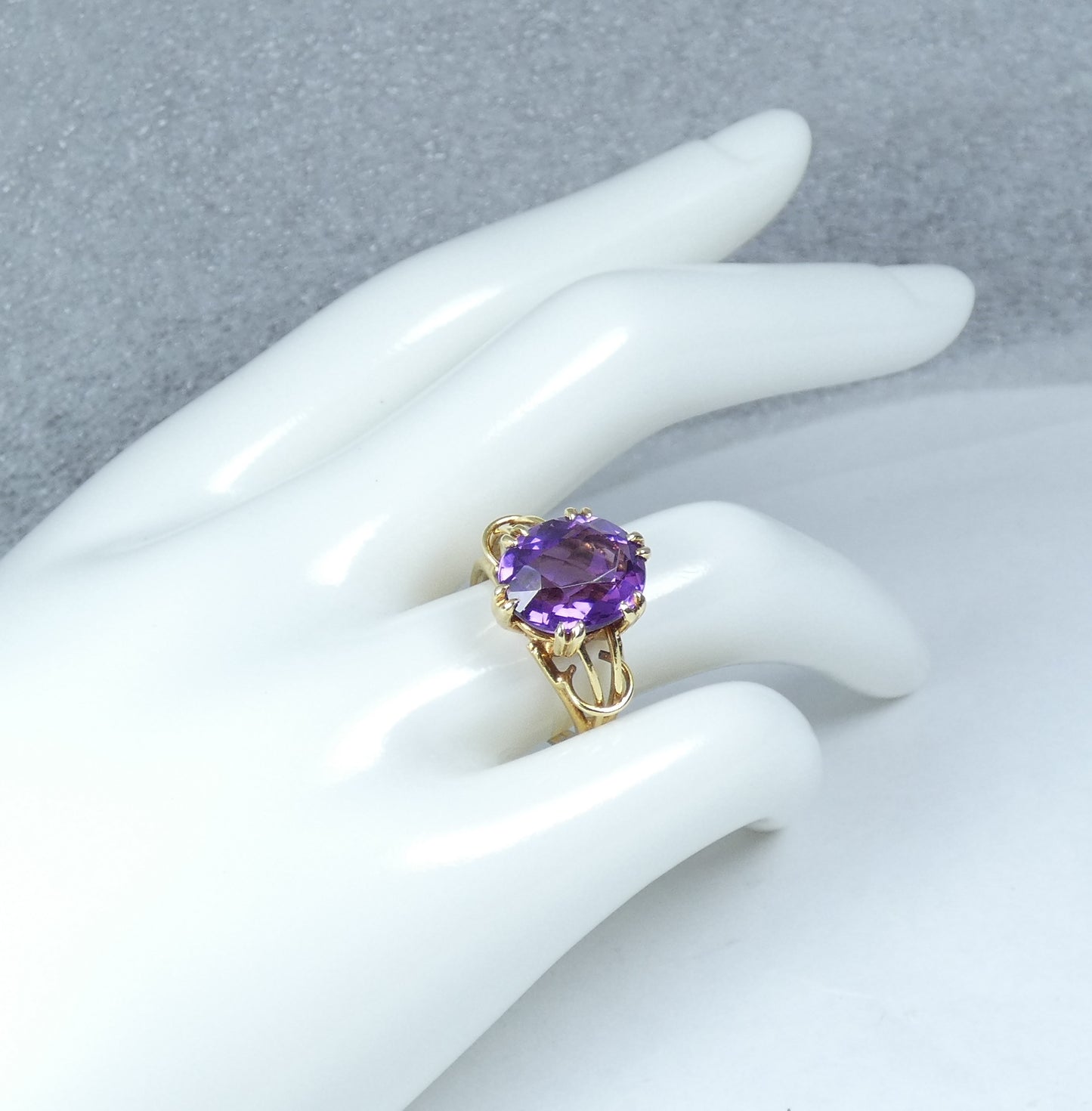 Solid 18ct Yellow Gold Purple Amethyst Solitaire Cocktail Dress Ring Size 6 L 51