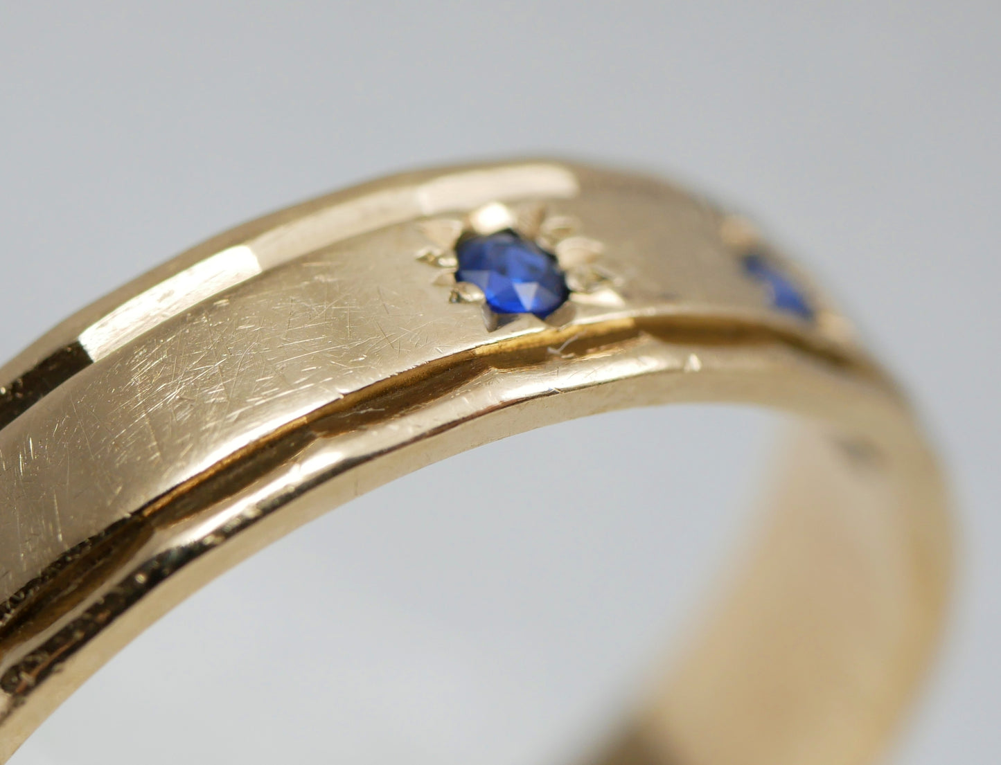 Vintage Solid 9ct Yellow Gold Blue Sapphire Wedding Band Dress Ring Size 8 P 56