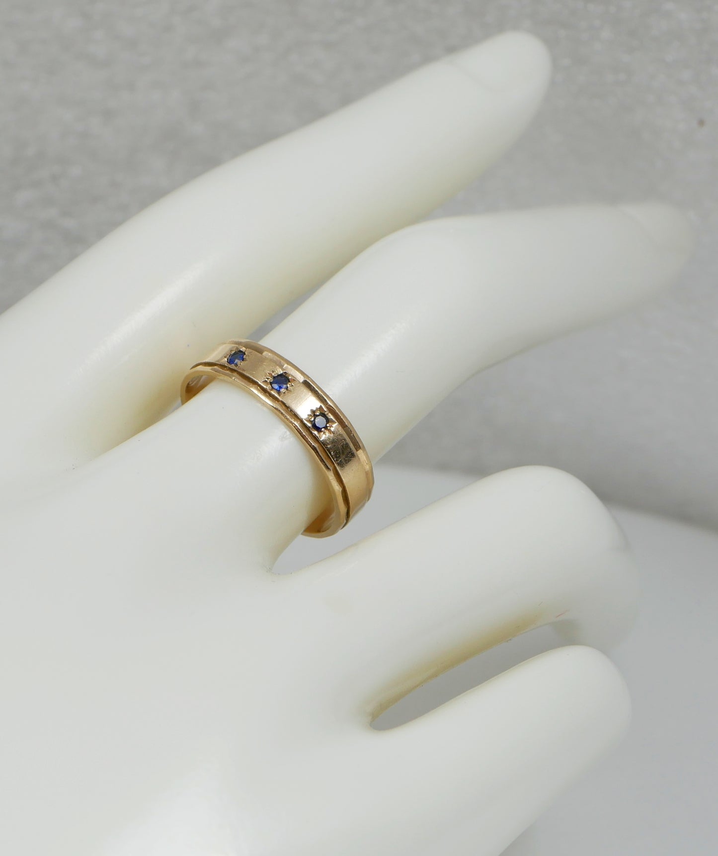Vintage Solid 9ct Yellow Gold Blue Sapphire Wedding Band Dress Ring Size 8 P 56