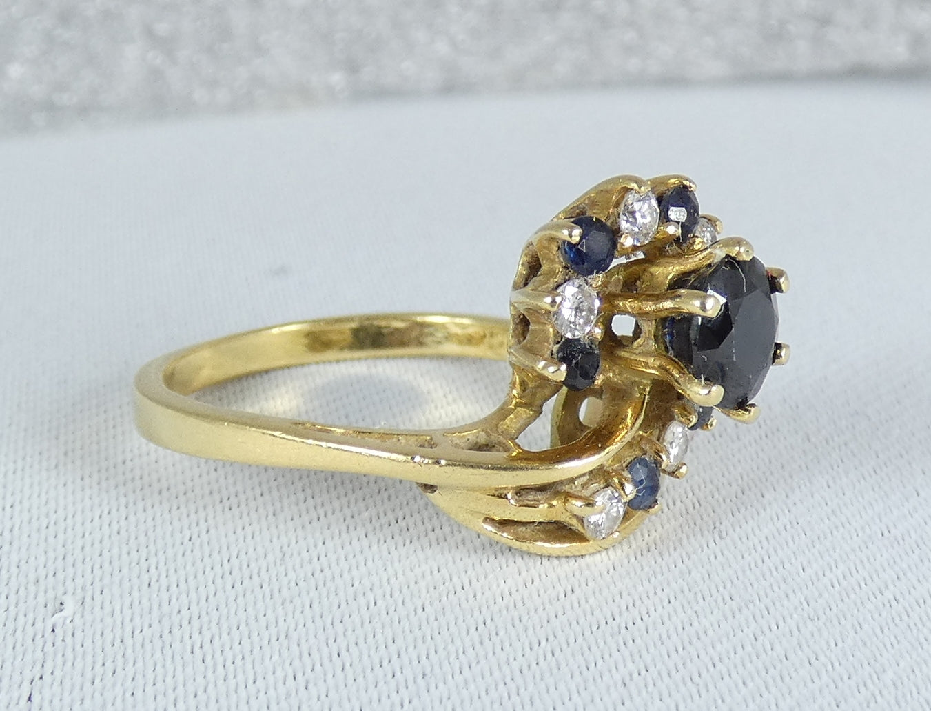 Vintage Solid 18ct Yellow Gold Sapphire & Diamond Dress Ring Size 6.5 M 52