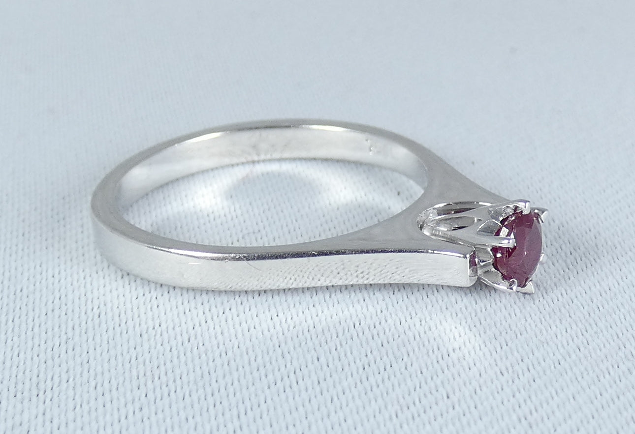 Solid 18ct White Gold 4mm Natural 0.17ct Ruby Solitaire Dress Ring Size 7 N 54