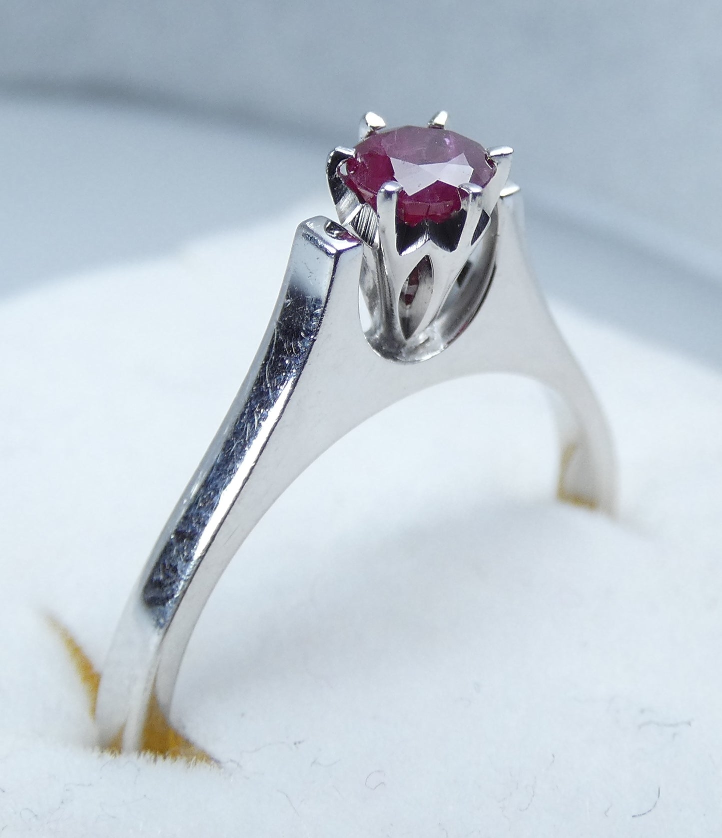 Solid 18ct White Gold 4mm Natural 0.17ct Ruby Solitaire Dress Ring Size 7 N 54