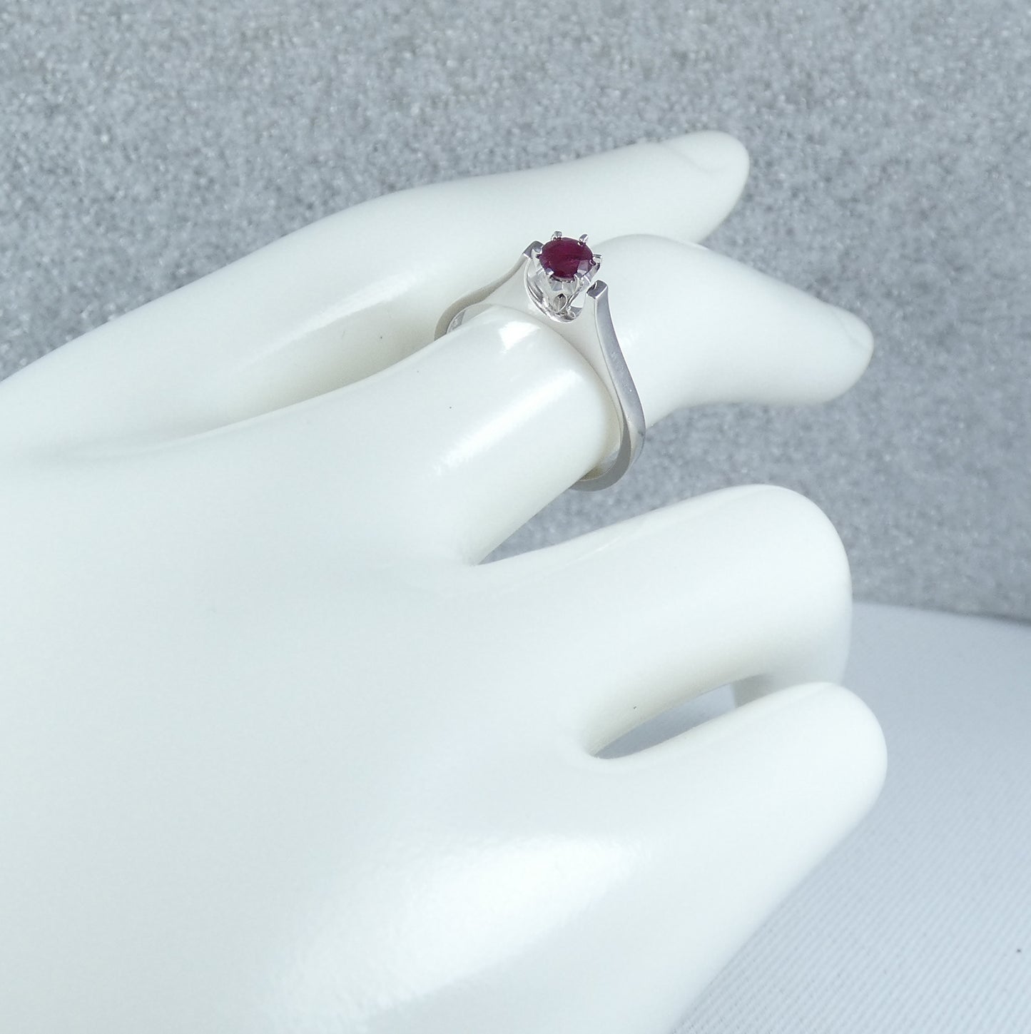 Solid 18ct White Gold 4mm Natural 0.17ct Ruby Solitaire Dress Ring Size 7 N 54