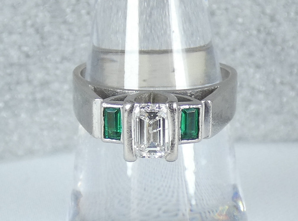 Solid 18ct White Gold 0.63ct Diamond & Emerald Dress Engagement Ring Size 7 N 54