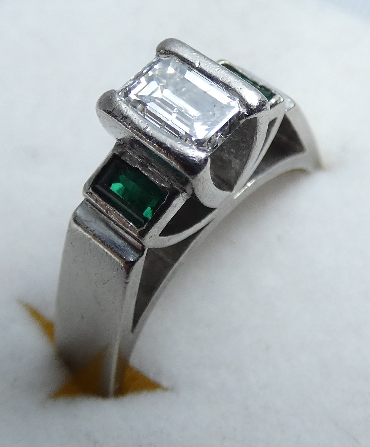 Solid 18ct White Gold 0.63ct Diamond & Emerald Dress Engagement Ring Size 7 N 54