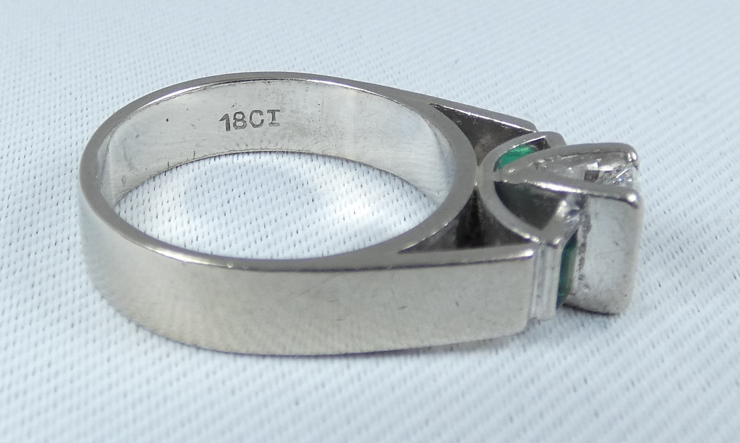 Solid 18ct White Gold 0.63ct Diamond & Emerald Dress Engagement Ring Size 7 N 54